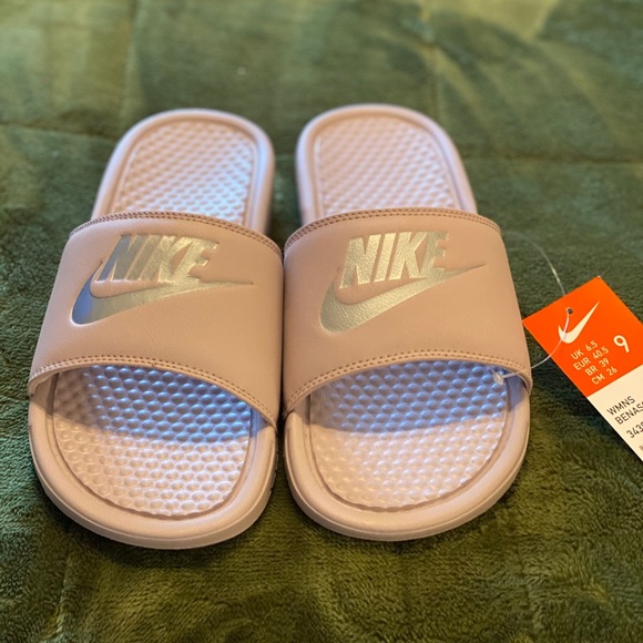 nude nike slides
